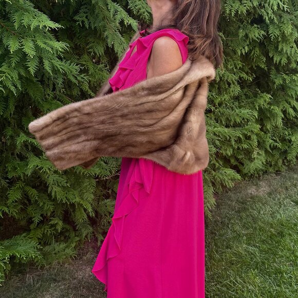 Vintage Mink Wrap or Stole in Excellent condition. - Picture 10 of 14